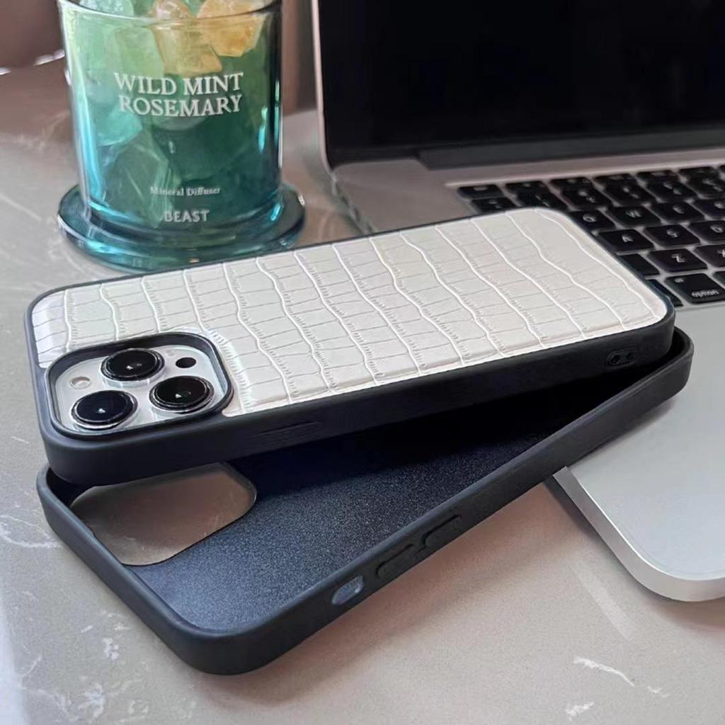 Luxurious Crocodile Pattern Leather Case for iPhone 13/14 ProMax (16/17) - Full Coverage