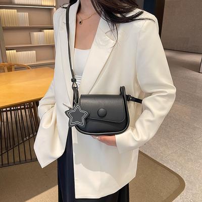 Beliebte kleine Tasche Damen neue trendige kontrastfarbene Umhängetasche Mode literarische kleine quadratische Tasche
