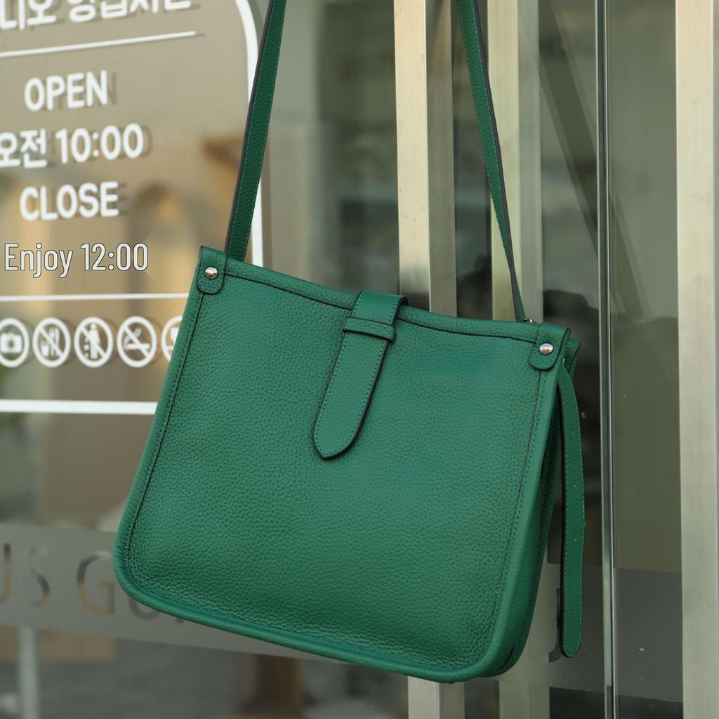2025 Retro Genuine Leather Women's Bucket Bag - Top Layer Cowhide, Fashionable Single Shoulder Crossbody for Autumn/Winter Europe & America.