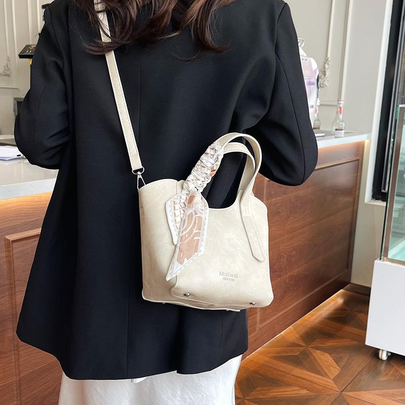 Korean Portable Bucket Bag 2025 New High-end Temperament Women's Shoulder Messenger Bag Fashionable and Simple Tote Bag