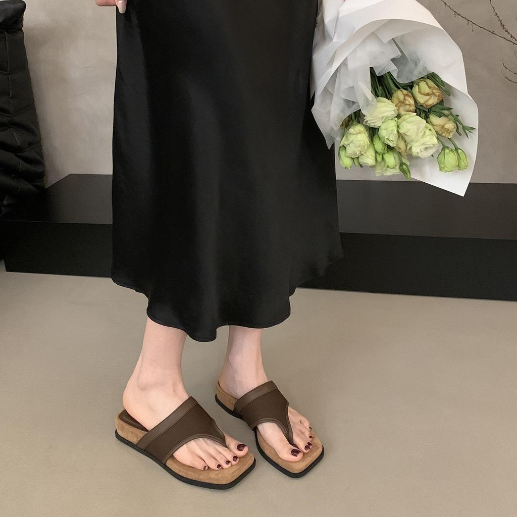 Fairy wind slope heel muffin thick-bottomed flip-flops women wear 2025 new French niche square toe cool slippers