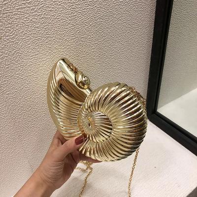 Egyszerű kagylós vacsoratáska női válltáska Crossbody táska Fun Personality Fém lánckuplung Akril Shell telefontáskák Hot