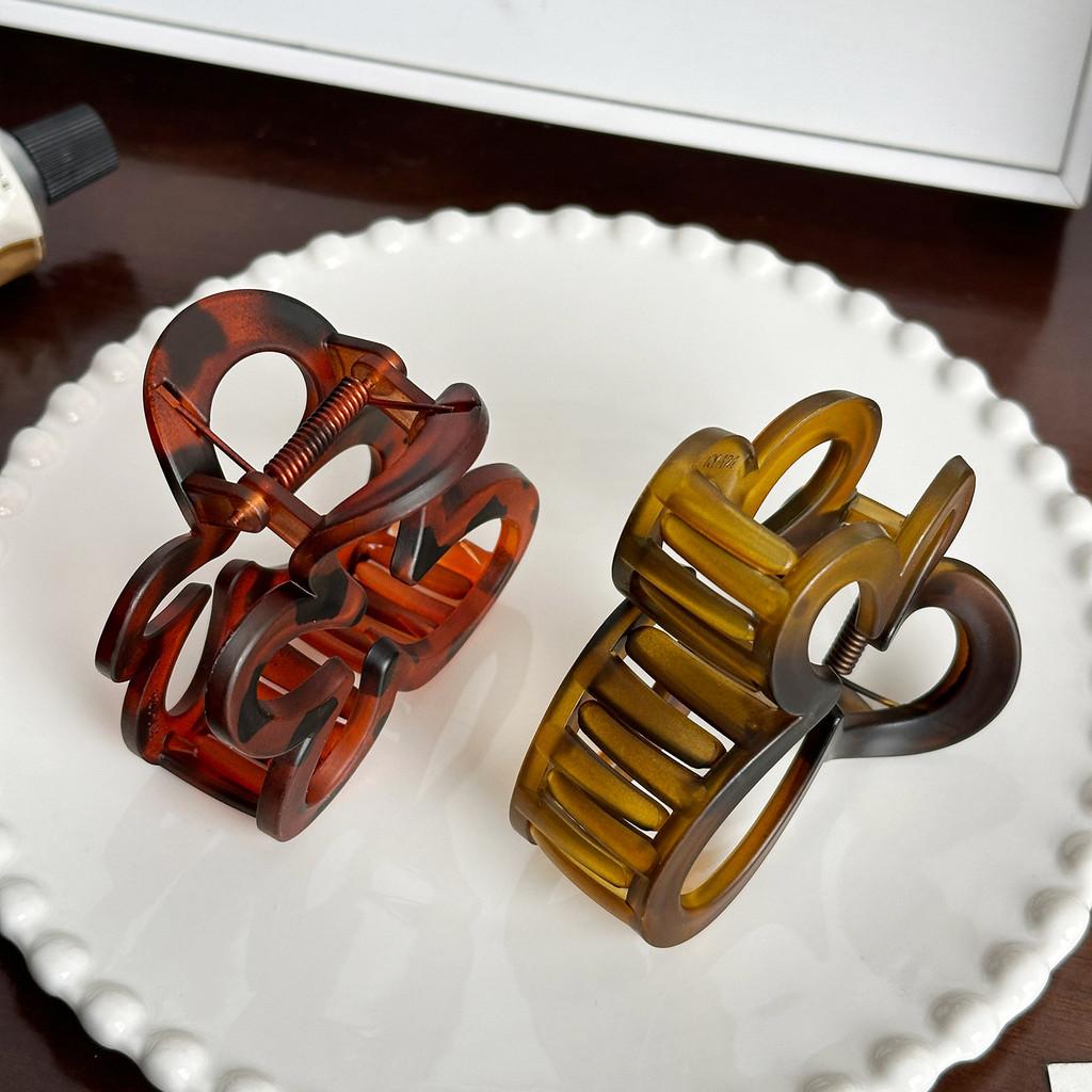 Trendy Vibrant And Butterfly Claw Clip For Women Enhancing Casual And Styles Formal