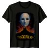 Oltre l'Oscurità (1979) T-shirt ispirata ai poster cinematografici, stile retrò anni '80.