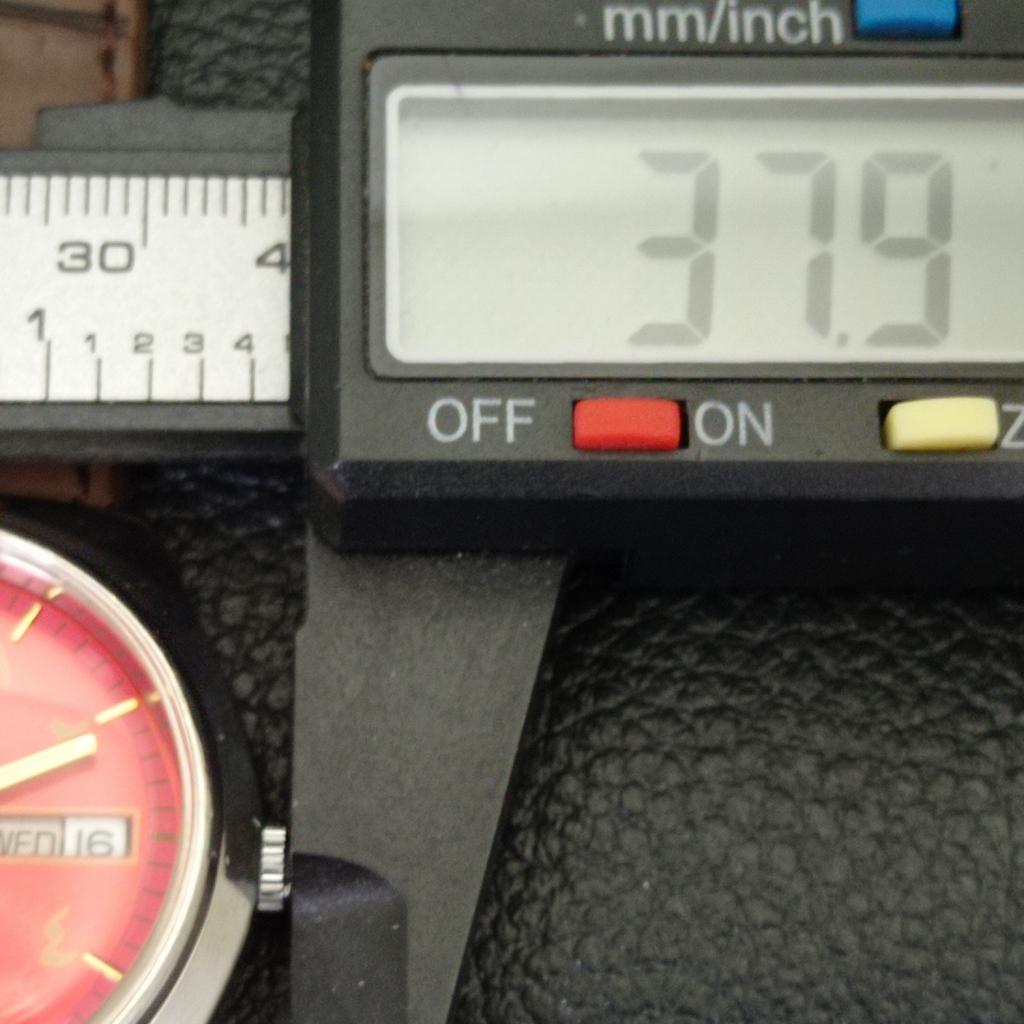 USED VINTAGE CITIZEN AUTOMATIC 8200 JAPAN MENS ARABIC RED DIAL WATCH a434807-2 R123-a434807