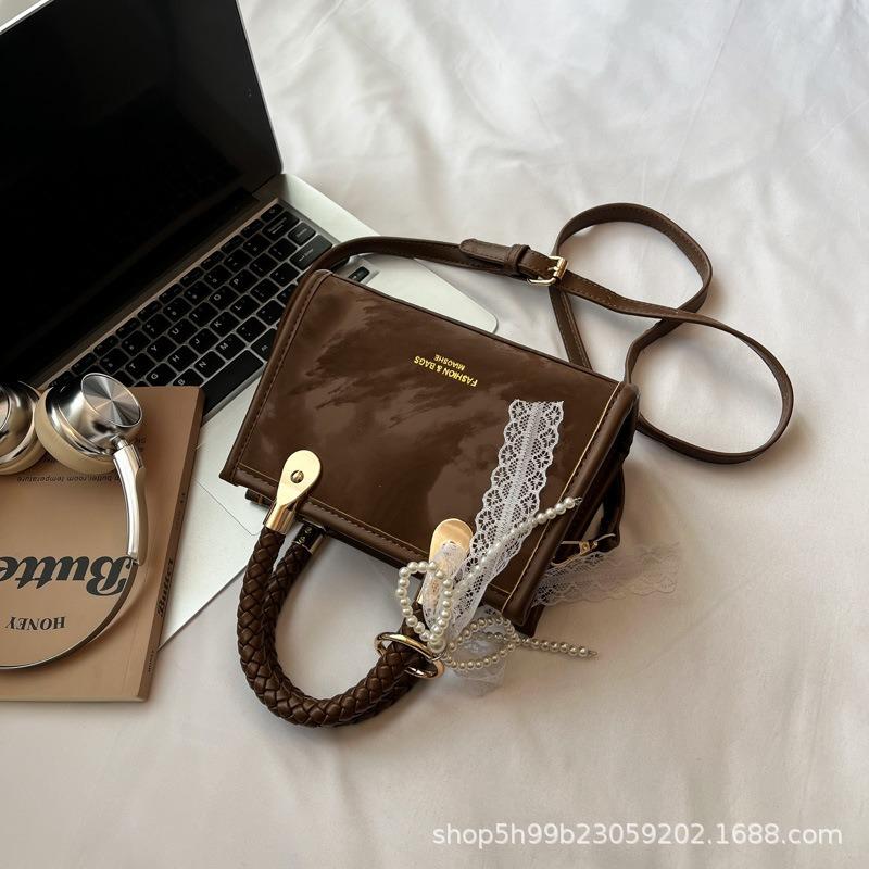 Niche casual portable commuter bag women's summer new fashionable versatile simple shoulder messenger bag