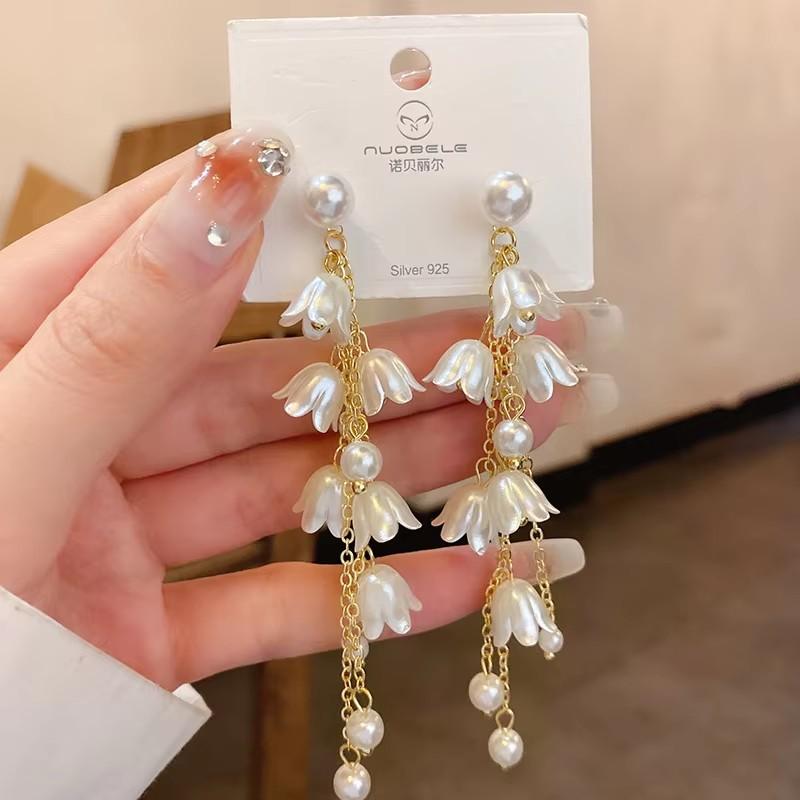 New Flower Hanging Earrings White Enamel Floral Acrylic Petals Crystal Imitation Pearl Dangle Earrings for Women brincos