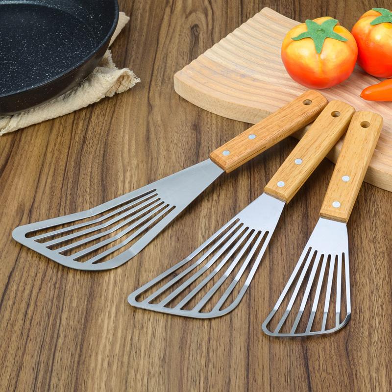 1PC Wooden Handle Non-slip Stainless Steel Kitchen Frying Spatula Cookware Frying Fish Spatula Frying Shovel Leaky Shovel