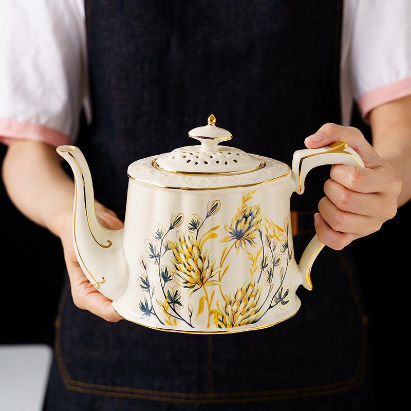 French Coffee Cups and Plates with Gold Accents Vintage Water Cups Home Afternoon Tea Cups, and Innovative European Ceramic Cups
