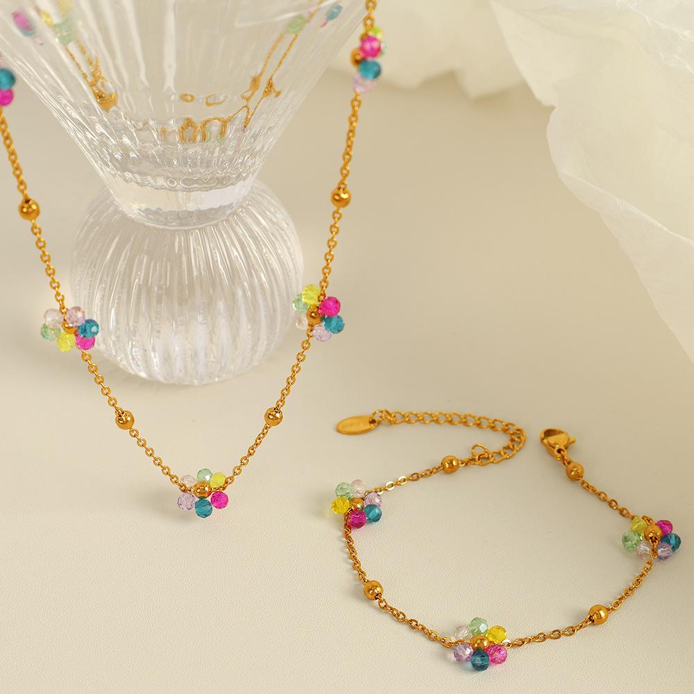 European & American Fresh Flower Stainless Steel Bracelet with Women's Niche Design and Titanium Steel Necklace Set.