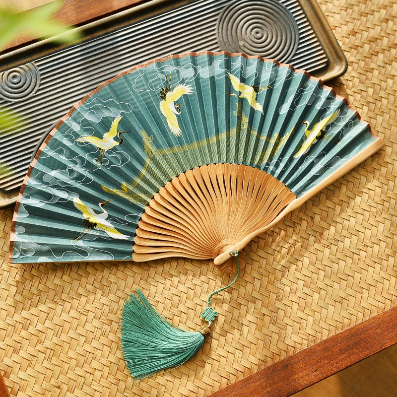 Vintage China-Chic Cheongsam Hanfu Fächer Antiker Stil Stoff Handgefertigt Bambusrippen Faltfächer Tanzaufführung Tragbarer Handfächer