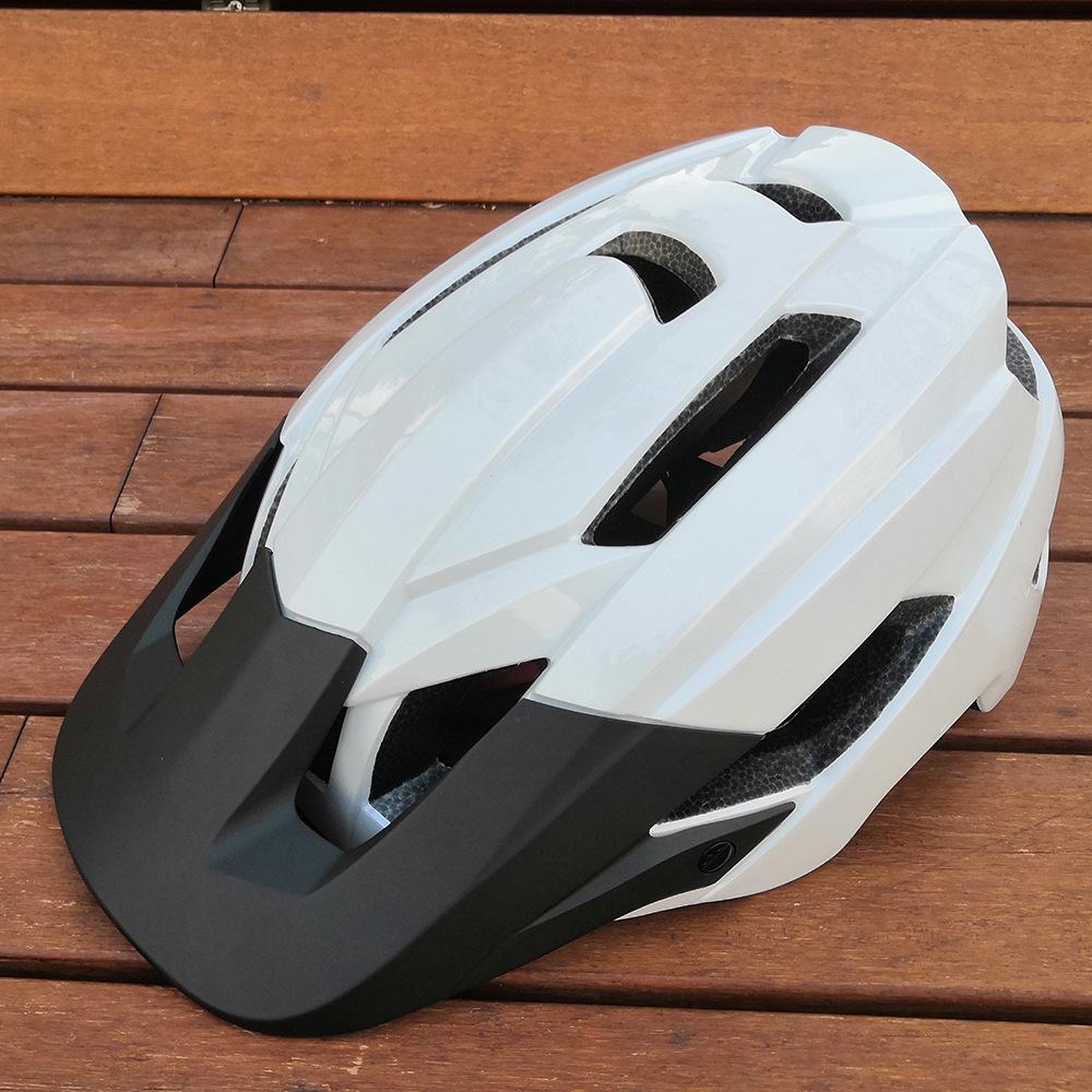 Cycling Helmets Integrated Form Male and Female Adult Mountain Bike Helmets Cycling Off-Road Helmets