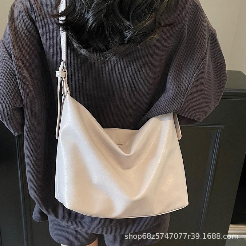 Korean popular casual soft leather commuter shoulder bag women's new large-capacity fashion messenger tote bag dumpling bag