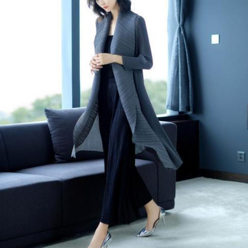 Wrinkled Jacket for Spring Wear, New Lapel, Long Sleeved, Medium Length Trench Coat, Loose Fit, Oversized for a Slimming and Stylish Look