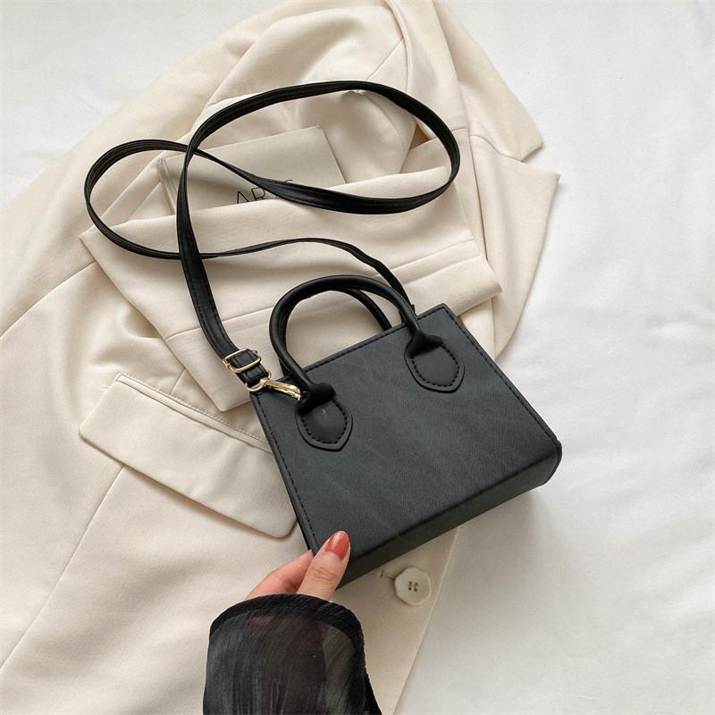 

2023 Summer Fashionable Women s Handbag Unique Street Style Shoulder Bag Vintage Small Square Bag чёрный