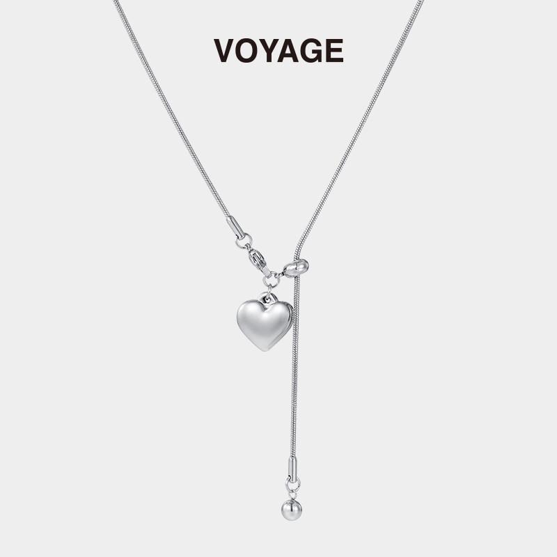Women's Silver Heart Pendant Necklace - Adjustable Clavicle Chain with High-End Niche Design, Long-Style Luxury Accessory