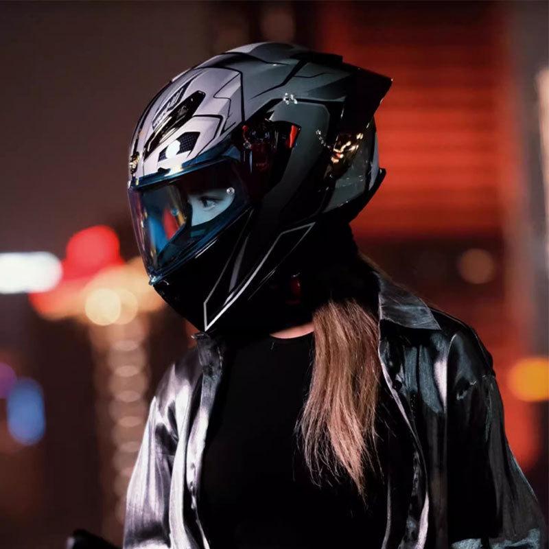 Unisex Carbon Fiber Full-Face Motorcycle Helmet with Bluetooth & Anti-Fog, 3C Certified for All Seasons