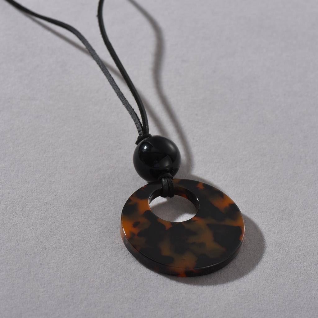 Niche Design Tortoiseshell Leopard Print Acetic Acid Ring Pendant Necklace Women'S Long Sweater Chain Light Luxury High-End Necklace