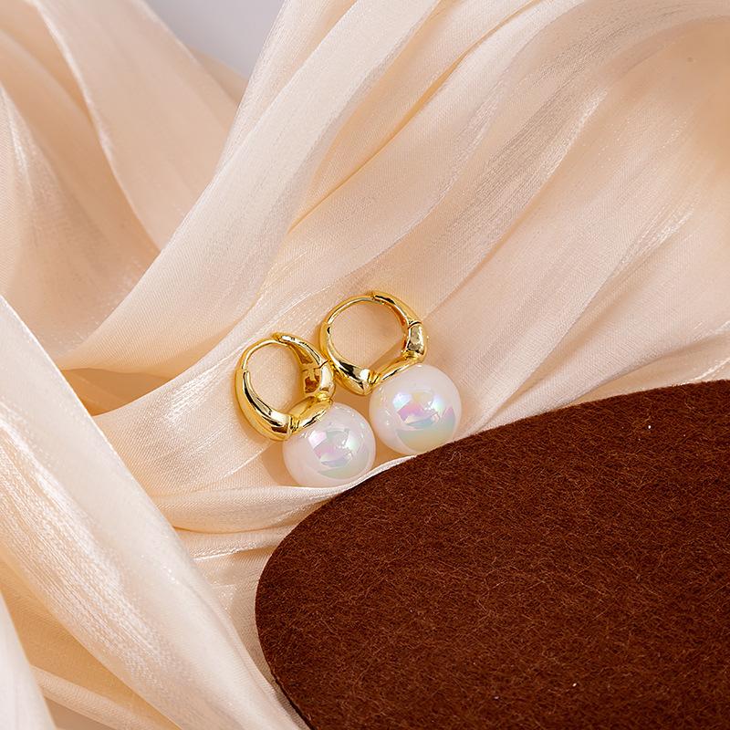 Light Luxury Simple Pearl Earrings Women'S Metal Smooth Pearl Geometric Star Love Ear Jewelry Of The Same Style