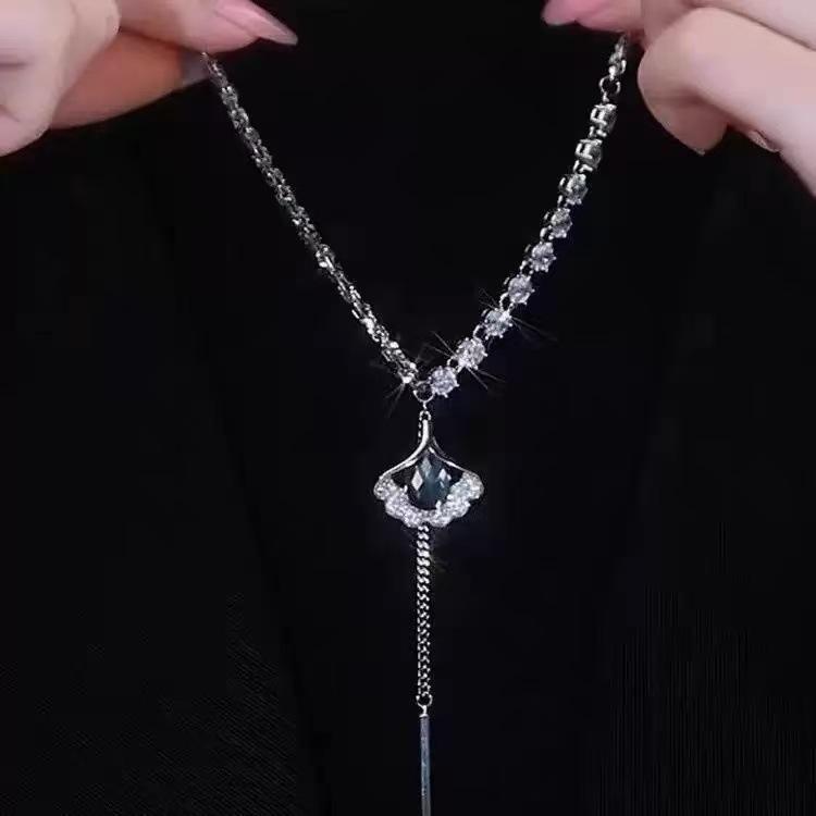 Personalized Zircon Heavy Industry Sweater Necklace Women's Autumn Light Luxury Niche High-end Accessories Fashion Sweet and Cool Sweater Chain