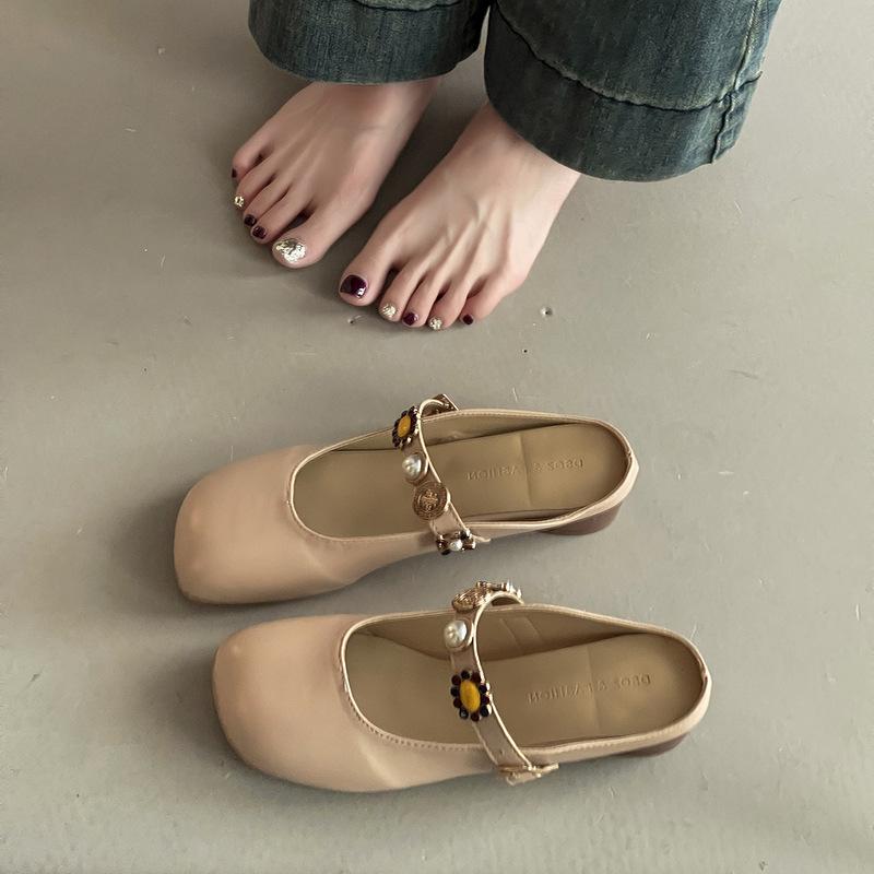 Retro square head one-word buckle slippers Muller sandals girl 2025 summer French rhinestone ugly cute flat bottom half slippers