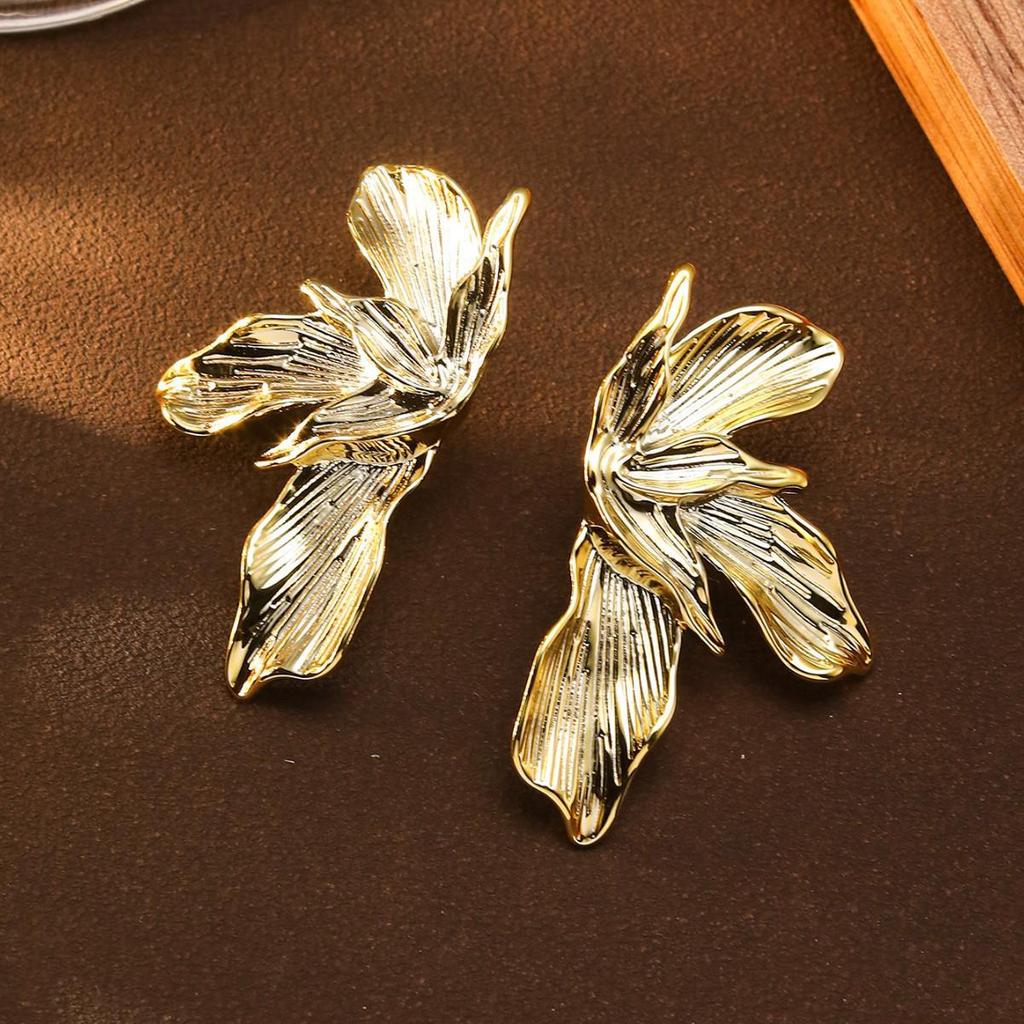 Retro 3D Big Flower Leaf Earrings: High-End Luxury Studs with Exaggerated Style and Fashionable Personality