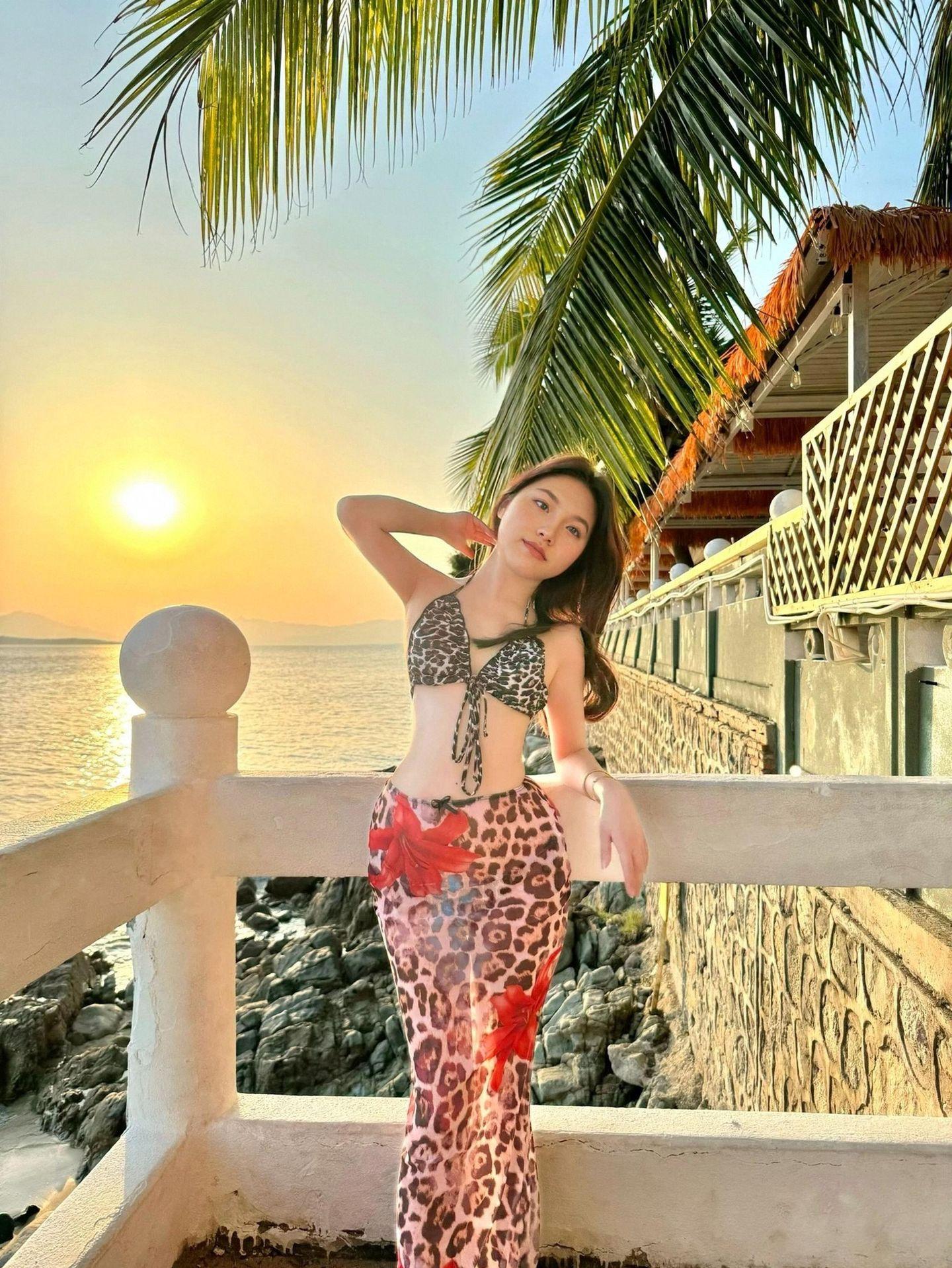 RiSXG leopard print island vacation Europe and America sexy babes leopard print bikini three-piece swimsuit women S