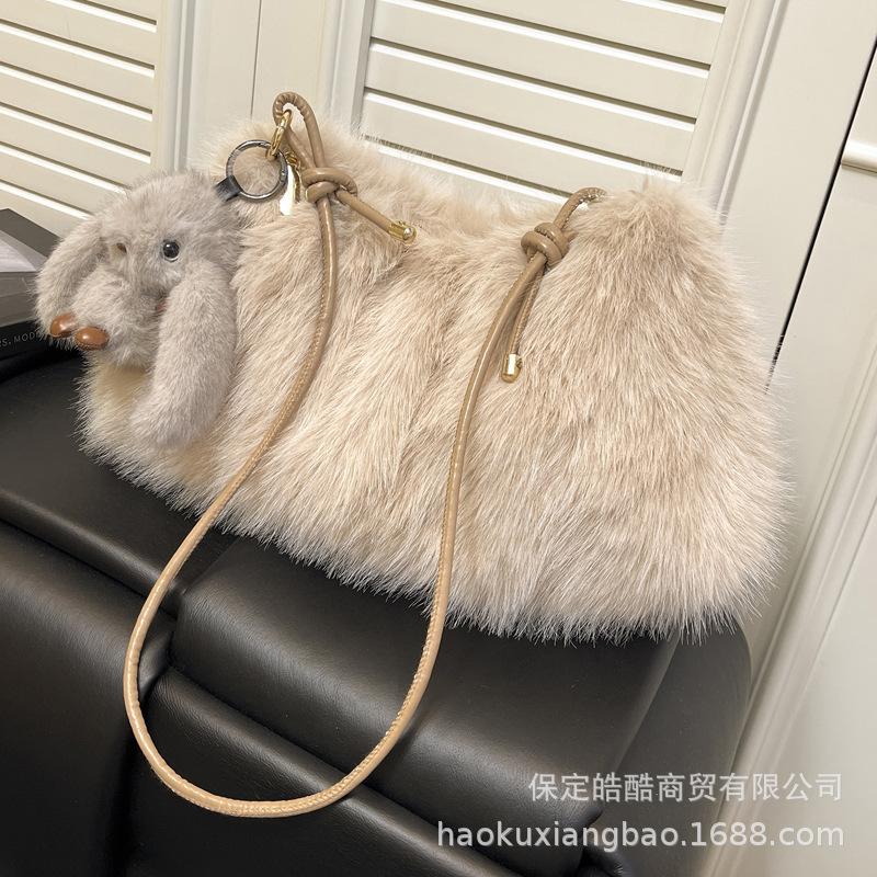 Plush bag women's large capacity 2025 new autumn and winter versatile casual single shoulder underarm bag, fluffy dumpling bag