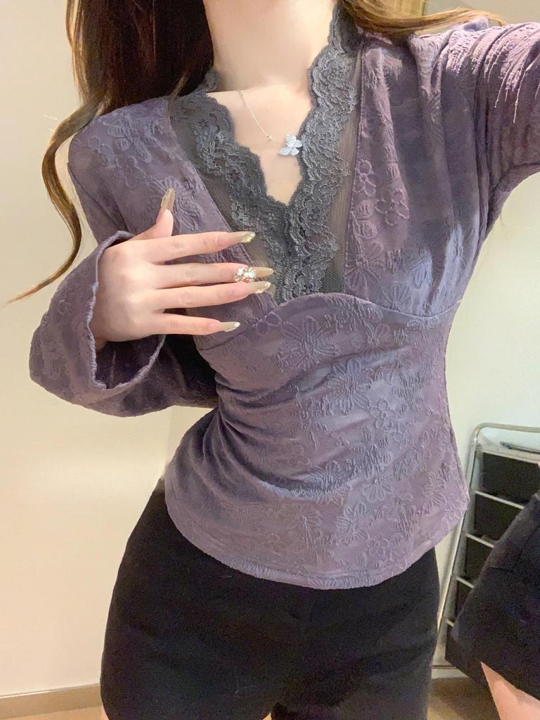 Miu Style Women's V-Neck Lace Patchwork Layered T-Shirt - Low-Cut, Waist-Cinching Top for Spring & Autumn