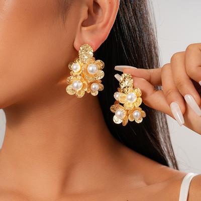 18K echt vergoldete Imitationsperlen-Blumen-Pailletten-Silbernadel-Ohrringe eleganter Temperament-Ohrringe