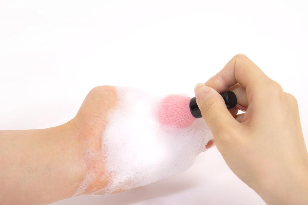 Apex Heart Facial Cleansing Brush and Nose Brush Set, Rich Lather, SALON de Dolce, Kumano, Yukodo, Gift, SD-1441