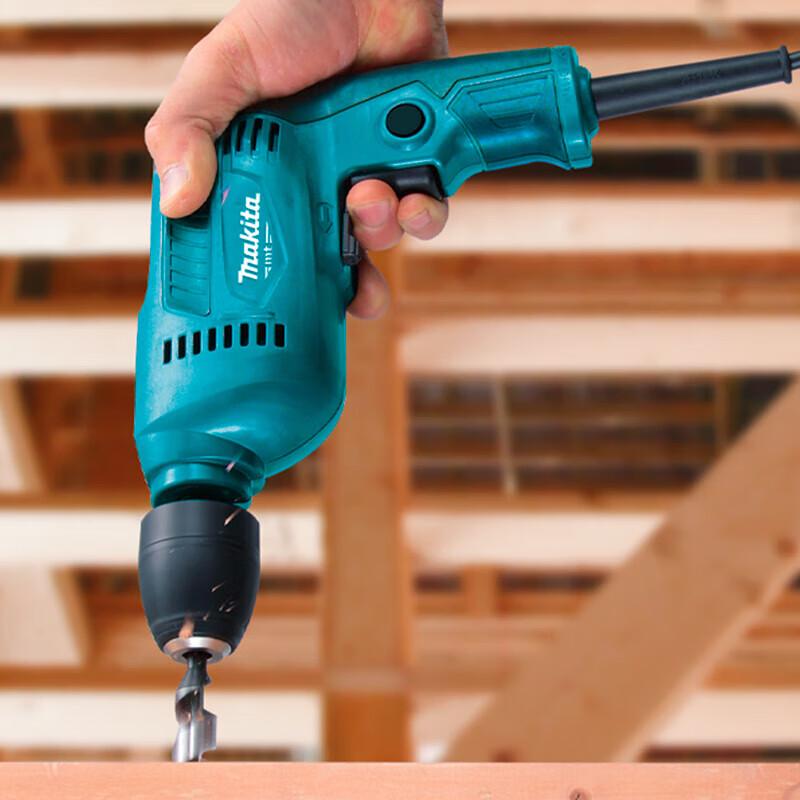 Makita M0601B Sladdburen Elektrisk Borrmaskin med Variabel Hastighet CN-kontakt (adapter ingår)