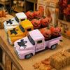 Autumn Farmhouse Home Decoration Halloween Pick-up Truck Alloy Figurine, Holding Pumpkin Vintage Car Statue, Statue Miniature Vehicle Ornament