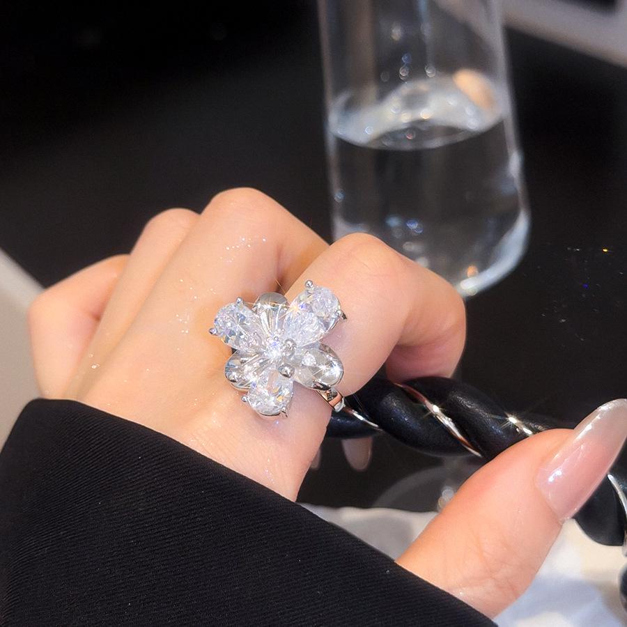 18k Gold-Plated Zirconia Water Drop Flower Ring, Simple Fashion Luxury Jewelry