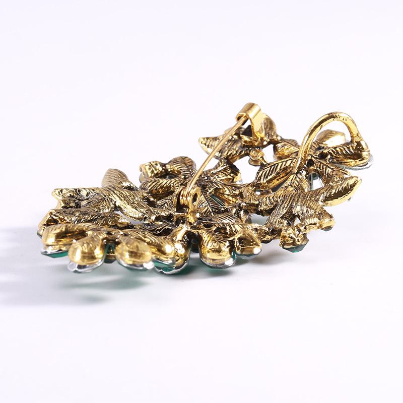 SKEDS Luxury Women Fashion Creative Rhinestone Glass Brooches Pins Lady Designer Gorgeous Crystal Badges Corsage Accessories
