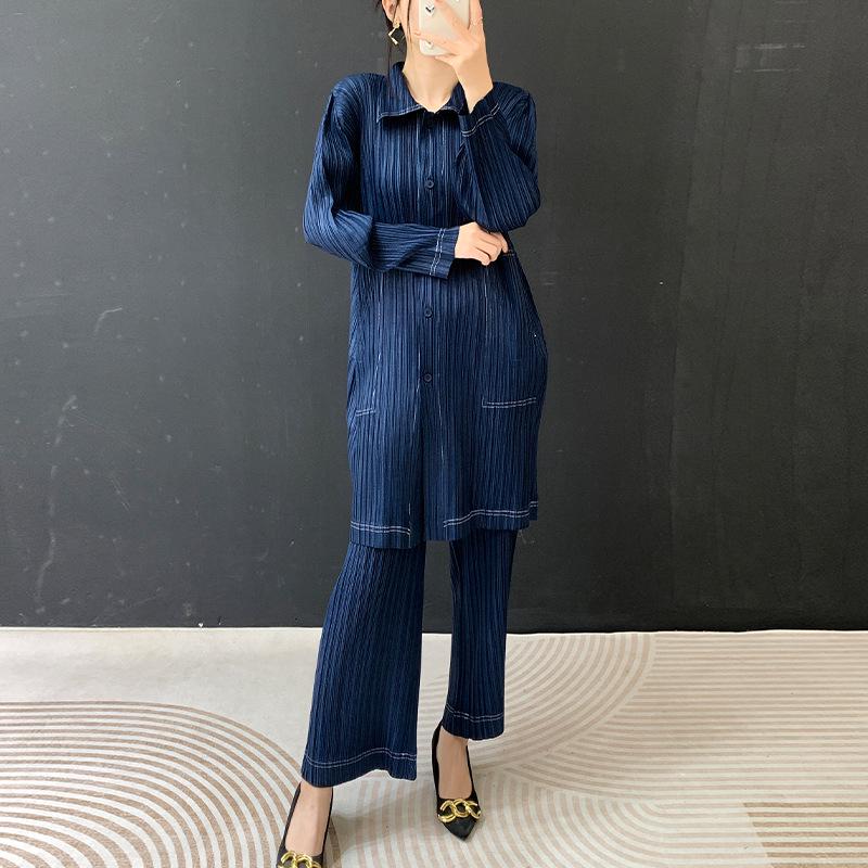 

2026 Spring Faux Denim Two-Piece: Wrinkled Lapel Cardigan + Pleated Straight-Leg Pants Set One Size синій