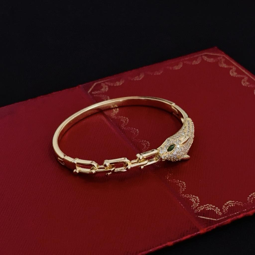 Leopard head diamond-encrusted bracelet with interconnected ends perfect for gifting and everyday wear, made of hypoallergenic material