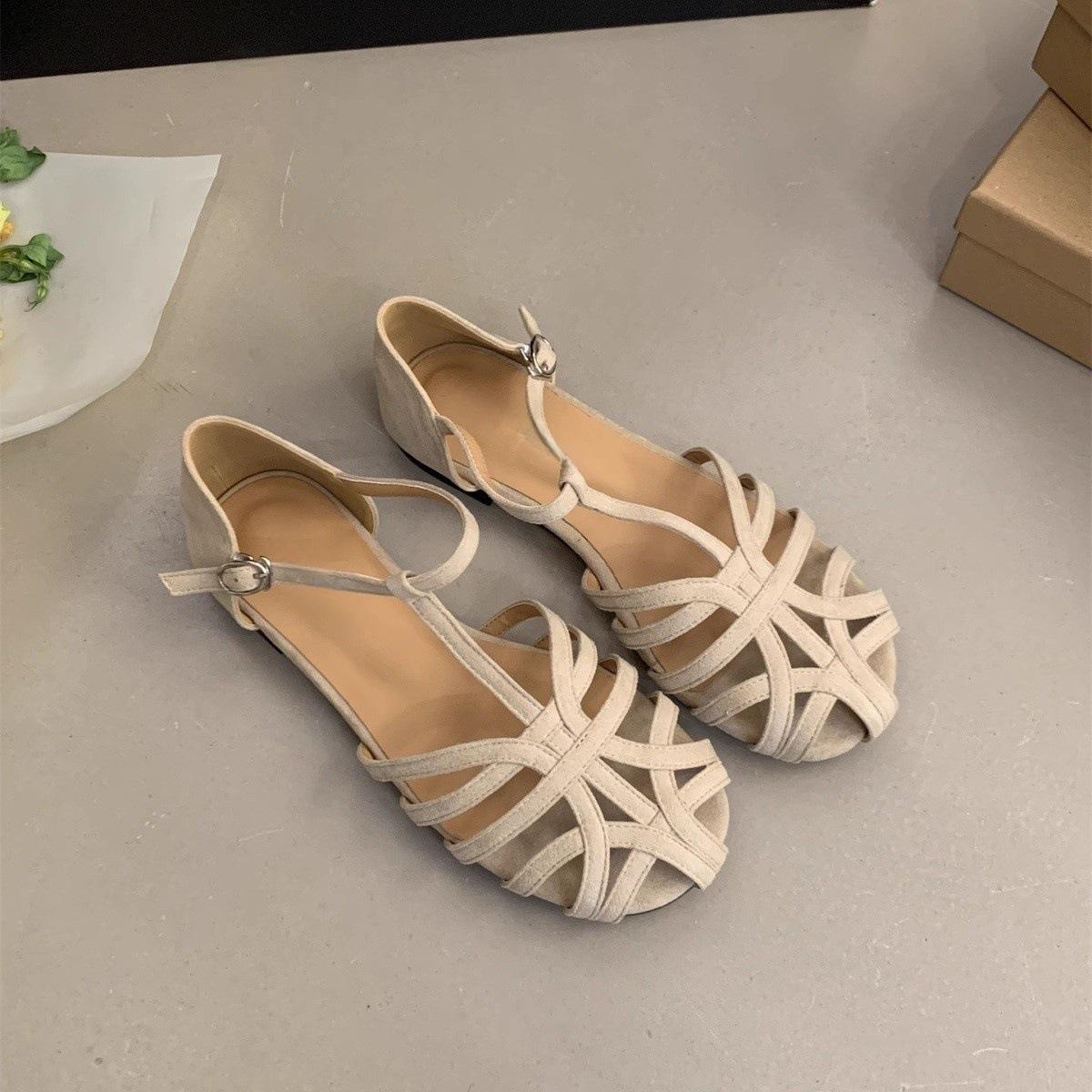 

2025 new retro woven baotou one-word buckle flat-soled sandals women s summer wear hollow pig cage shoes Roman women s shoes 35