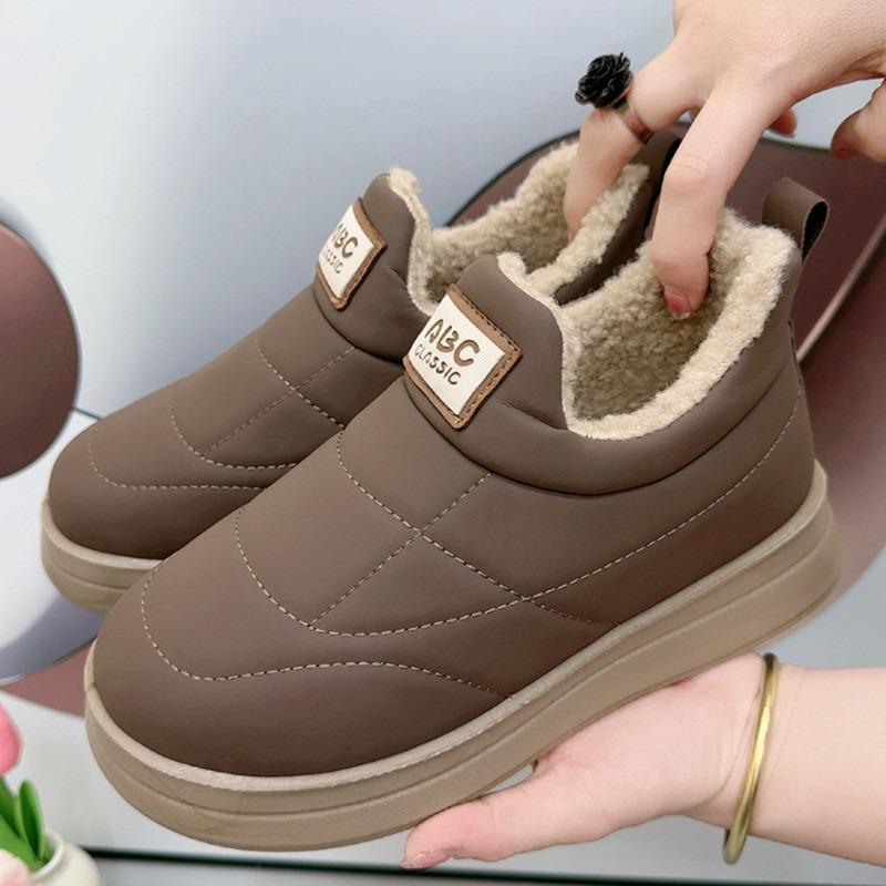 Snow boots women, winter velvet thickened waterproof, cold-proof and warm old Beijing cotton shoes soft-soled non-slip bread boots