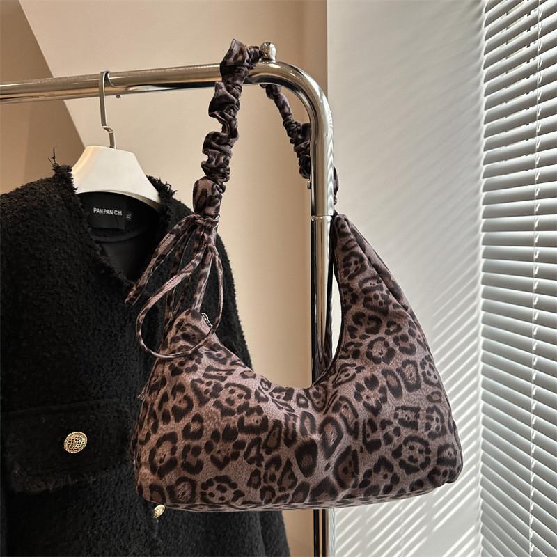 

Fashionable Large Capacity Pillow Bag For Women Canvas Crossbody Bag In Stylish Colors чёрный