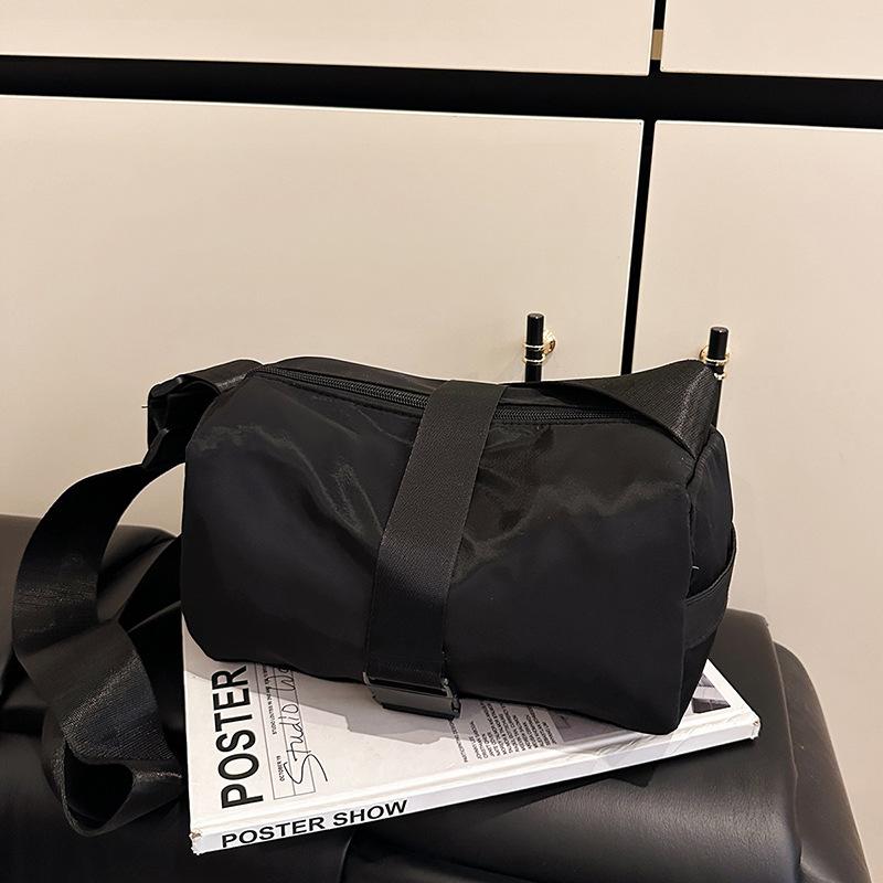 Niche Design Women's Bag Spring New Fashion Casual Sports Lightweight Messenger Bag Simple Retro Shoulder Bag