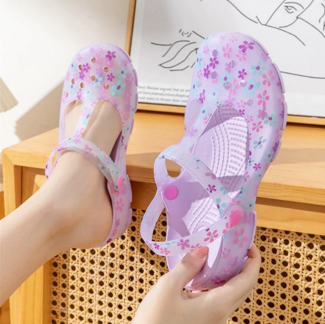New high-value and comfortable EVA hole shoes for women to wear in summer, beach sandals with thick soles and soft soles, stepping on shit