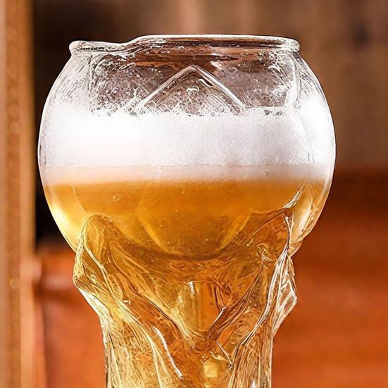 Trophäen-förmiges Bierglas Kreativer Fußball-Design-Becher Neuheit Trinkbecher