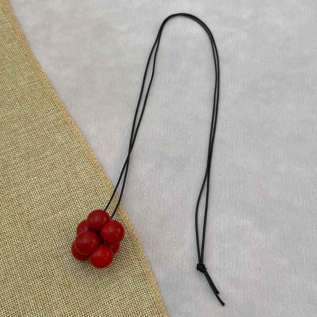 Korean Blogger 2025 Bestseller: Adjustable Black Rope Pendant Necklace - Casual Versatile Fashion Accessory.