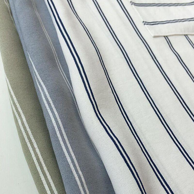 Dámská vesta s výstřihem do V a jednořadým zapínáním na knoflíky, košile s pruhovaným potiskem, plisovaná bez rukávů, slim střih, šifonové topy