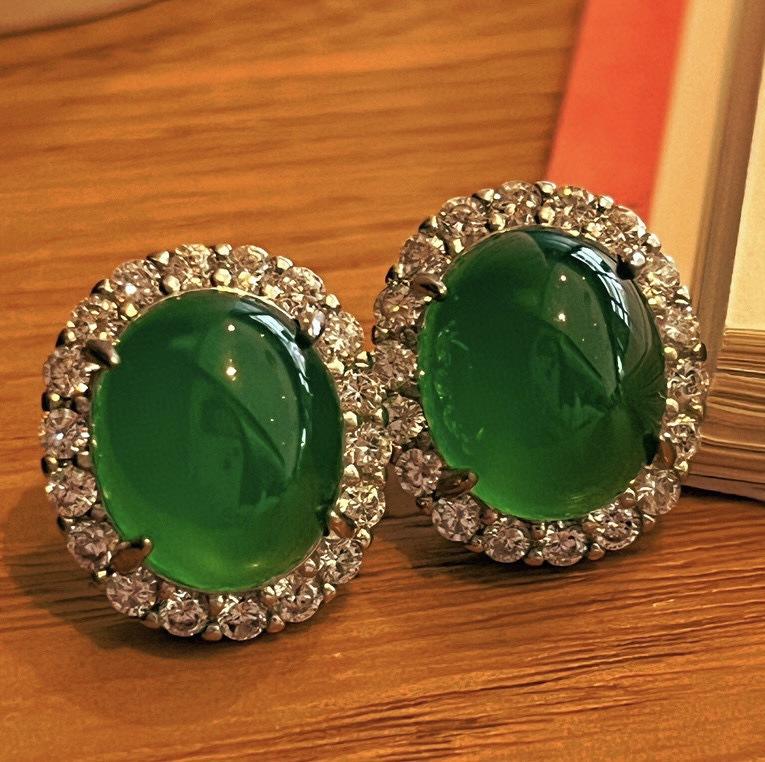 

Full Green, Yang Green, Natural Agate, Chalcedony Green, Female Stud Earrings Are Slightly Inlaid, And The Real Shot Is Fidelity.