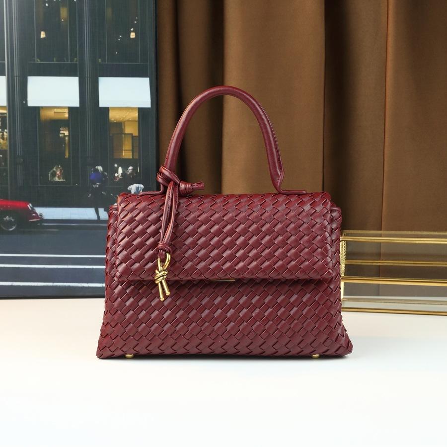 Niche Design Hand-Woven Women'S Bags, Simple Atmosphere, Commuting Briefcase, Casual Versatile Handbag, Small Square Bag