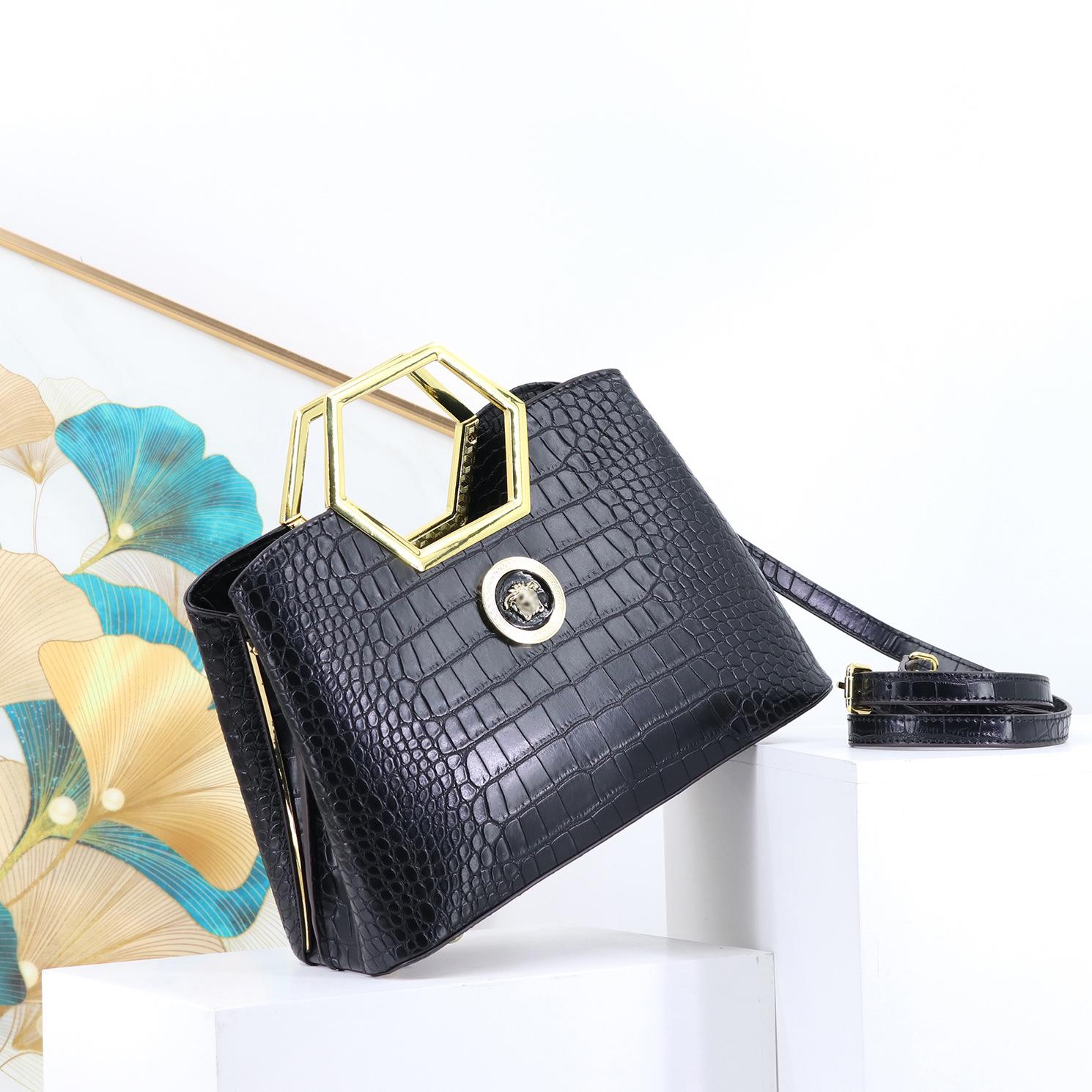 Дизайнерская женская сумка 2026