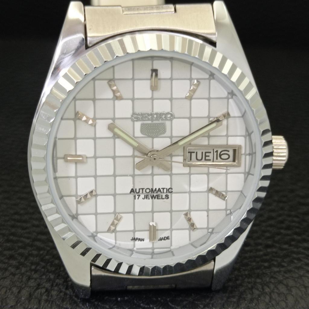 MENS VINTAGE REFURBISHED SEIKO 5 AUTOMATIC JAPAN WHITE DIAL WATCH a440363-9 Sk-a440363-1