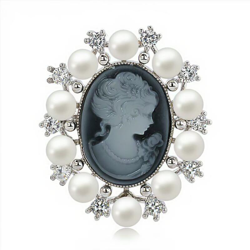 Stylish European & American Vintage Cameo Queen Brooch: Elegant Woman Head Lapel Pin Accessory